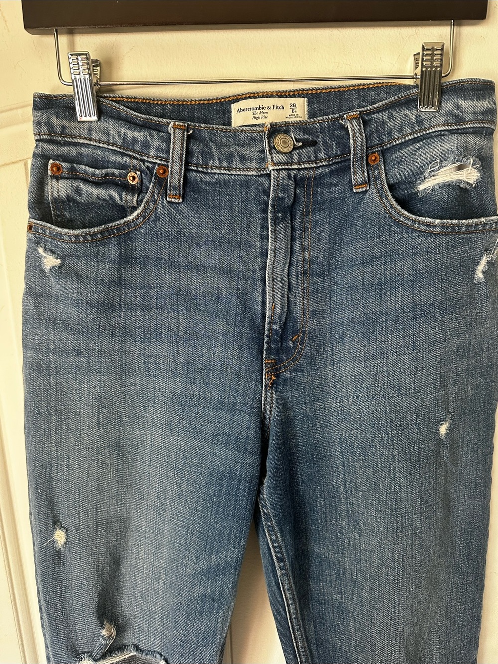 Abercrombie & Fitch The Mom High Rise Distressed Jeans - 28/6s - Picture 2 of 5